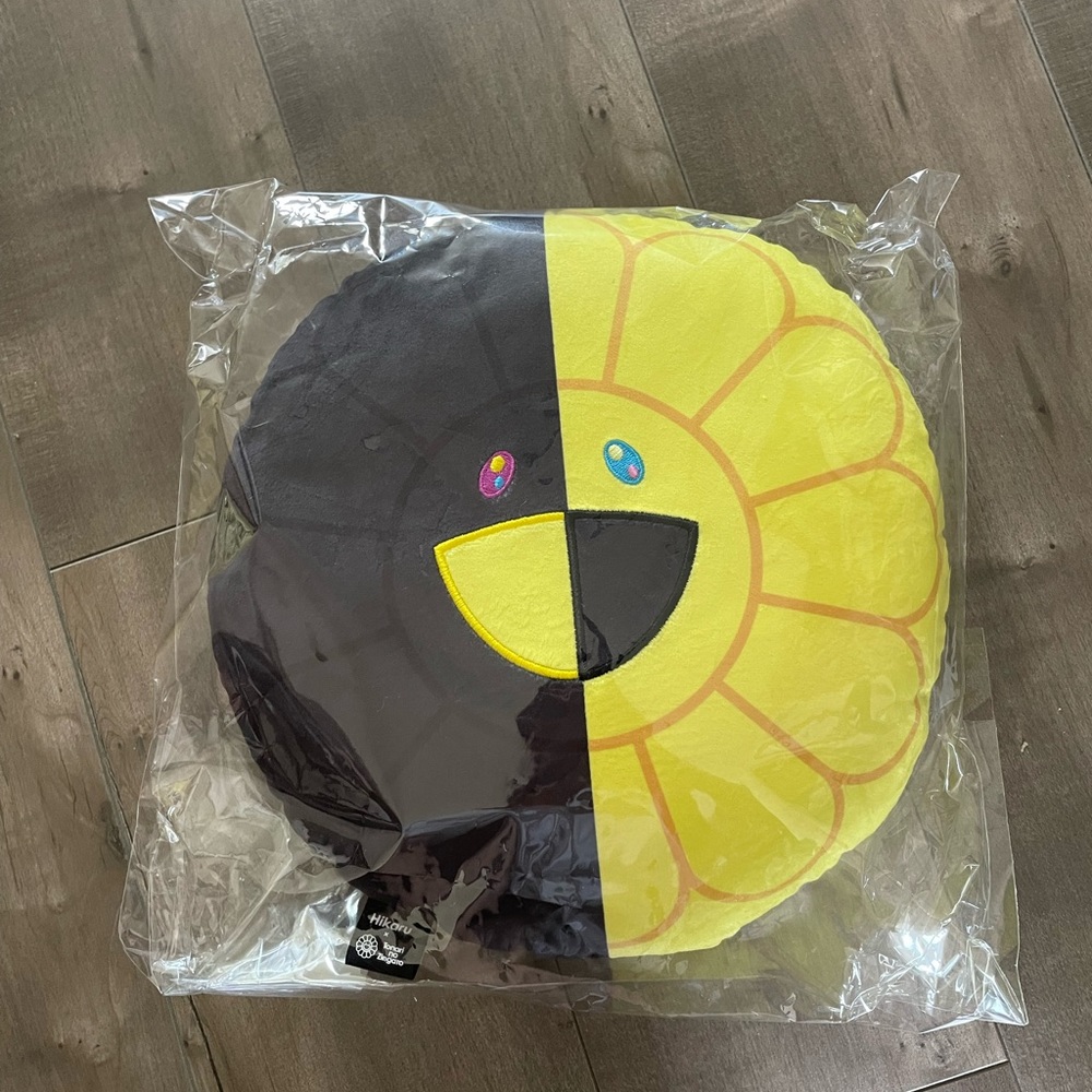 Murakami Pillow